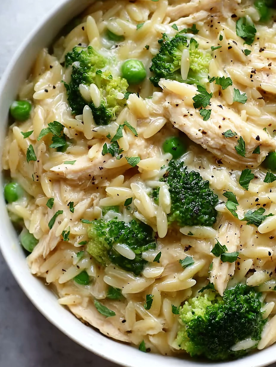 A bowl of rice, broccoli, and chicken.
